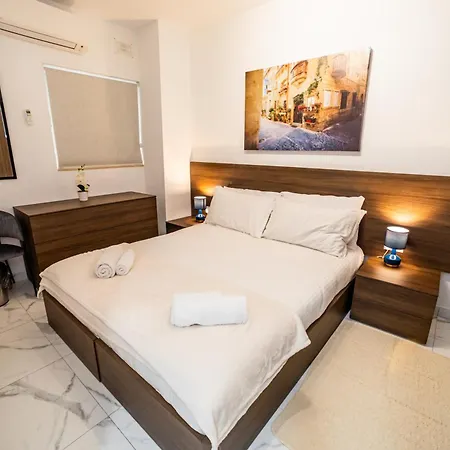 Sea Breeze, Spacious 2-bedroom Lux Seaside Lägenhet *