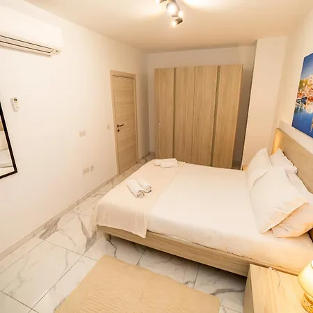 Lägenhet Sea Breeze, Spacious 2-bedroom Lux Seaside