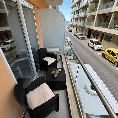 Sea Breeze, Spacious 2-bedroom Lux Seaside * St. Paul's Bay