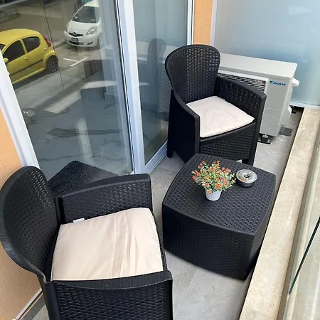 Sea Breeze, Spacious 2-bedroom Lux Seaside St. Paul's Bay