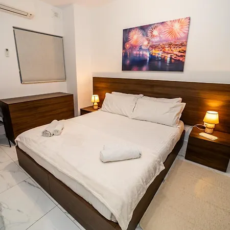 Sea Breeze, Spacious 2-bedroom Lux Seaside Apartmán *