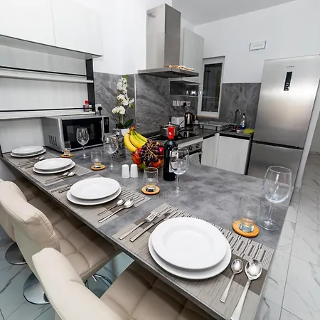 Sea Breeze, Spacious 2-bedroom Lux Seaside Apartmán