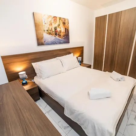 Apartamento Sea Breeze, Spacious 2-bedroom Lux Seaside St. Paul's Bay