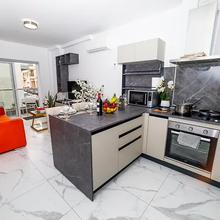 Daire Sea Breeze, Spacious 2-bedroom Lux Seaside