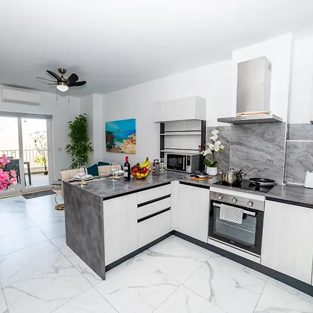 Sea Breeze, Spacious 2-bedroom Lux Seaside St. Paul's Bay