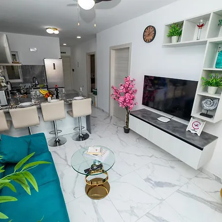 Sea Breeze, Spacious 2-bedroom Lux Seaside *