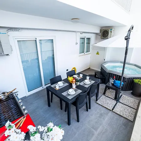 Sea Breeze, Spacious 2-bedroom Lux Seaside Apartmán