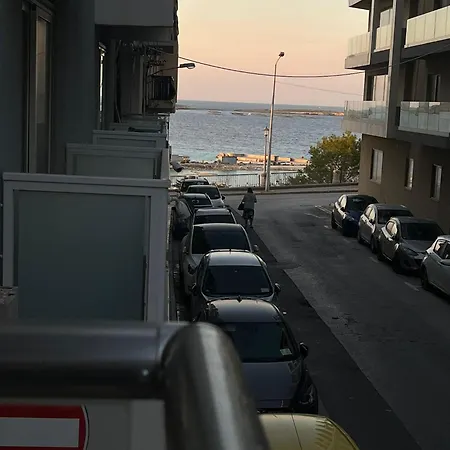 Sea Breeze, Spacious 2-bedroom Lux Seaside San Pawl il-Baħar