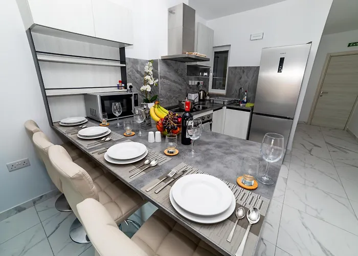 Sea Breeze, Spacious 2-bedroom Lux Seaside Διαμέρισμα