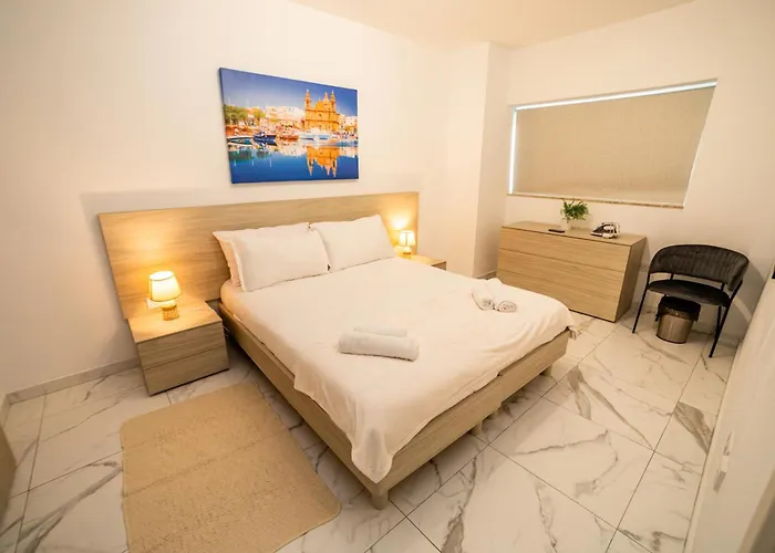 Sea Breeze, Spacious 2-bedroom Lux Seaside Διαμέρισμα *