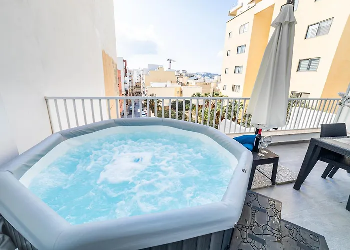 Sea Breeze, Spacious 2-bedroom Lux Seaside Διαμέρισμα *