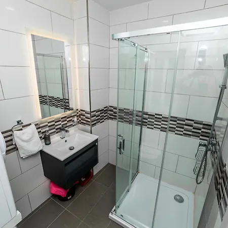 Sea Breeze, Spacious 2-bedroom Lux Seaside *