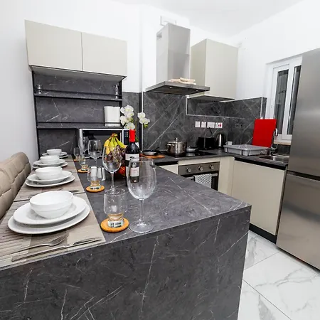 Sea Breeze, Spacious 2-bedroom Lux Seaside * St. Paul's Bay