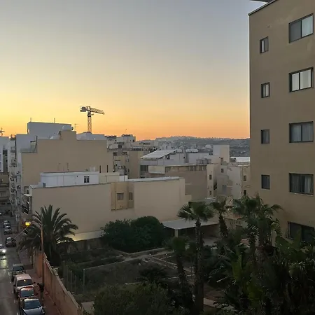 Sea Breeze, Spacious 2-bedroom Lux Seaside Appartamento *