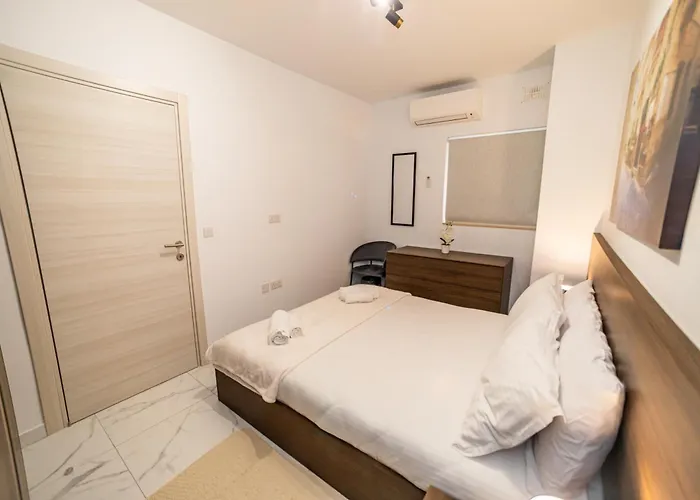Sea Breeze, Spacious 2-bedroom Lux Seaside Διαμέρισμα