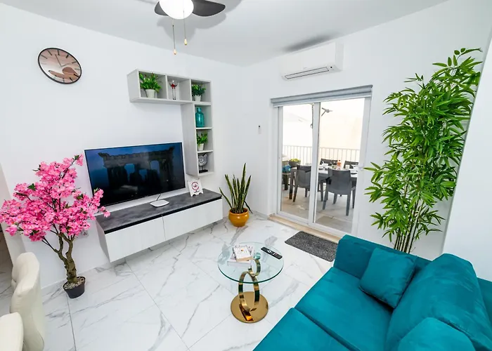 Sea Breeze, Spacious 2-bedroom Lux Seaside *