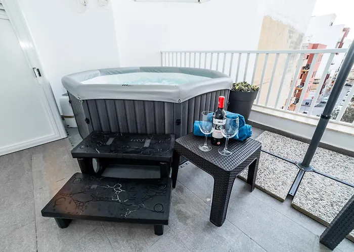 Sea Breeze, Spacious 2-bedroom Lux Seaside *