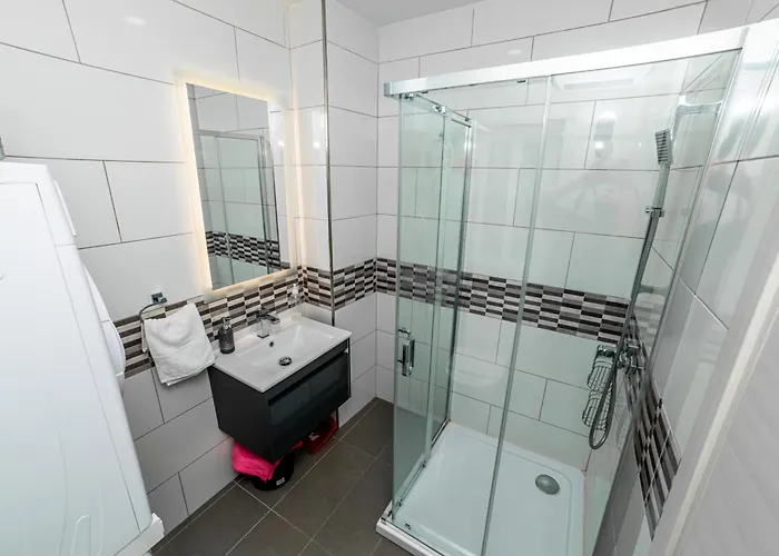 Sea Breeze, Spacious 2-bedroom Lux Seaside *