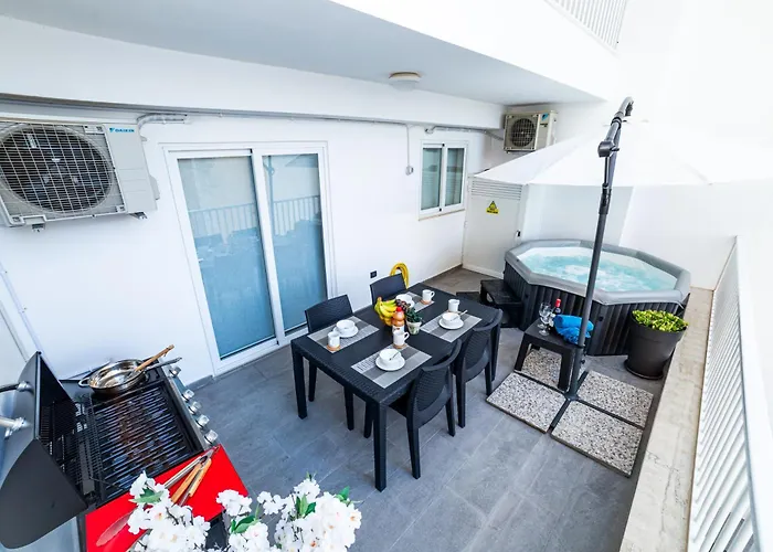 Sea Breeze, Spacious 2-bedroom Lux Seaside Διαμέρισμα