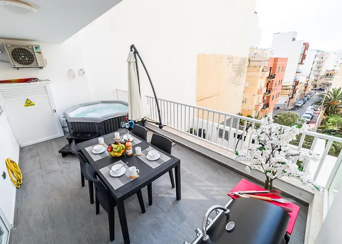 Sea Breeze, Spacious 2-bedroom Lux Seaside Διαμέρισμα