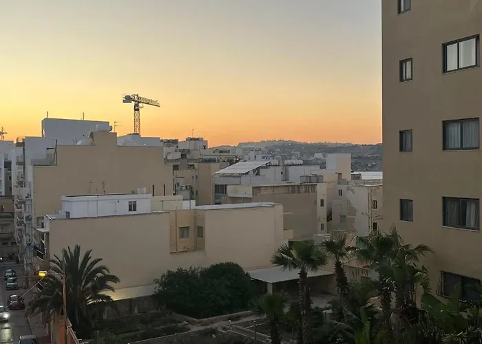 Sea Breeze, Spacious 2-bedroom Lux Seaside Διαμέρισμα *